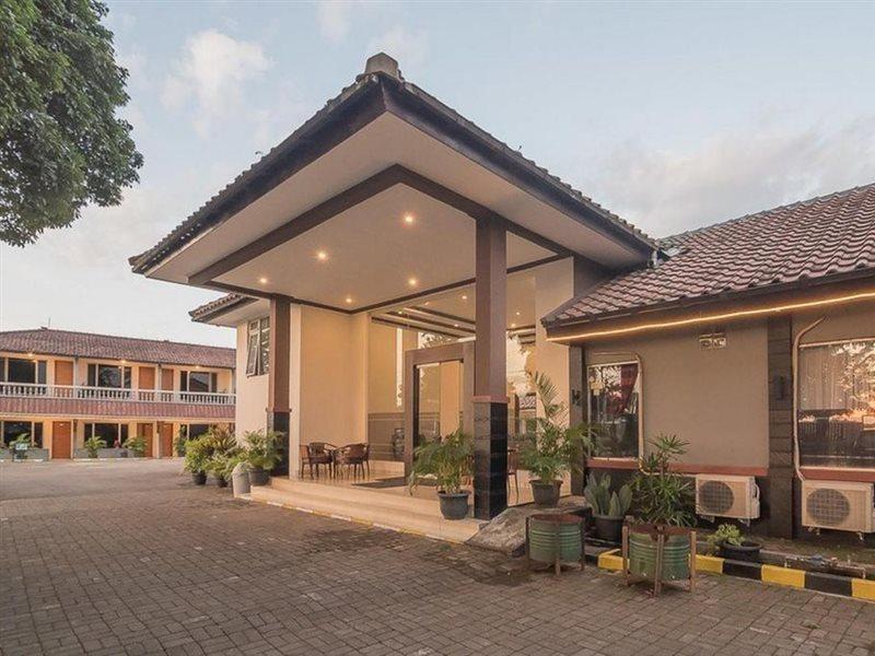 Hotel RedDoorz near Alun Alun Subang Exterior foto
