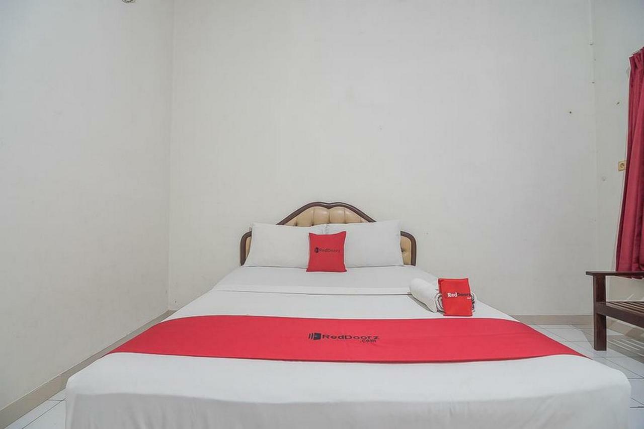 Hotel RedDoorz near Alun Alun Subang Exterior foto