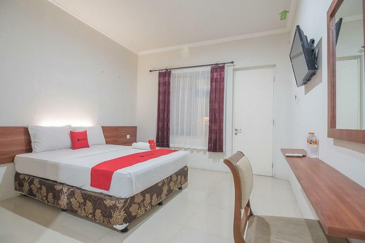 Hotel RedDoorz near Alun Alun Subang Exterior foto