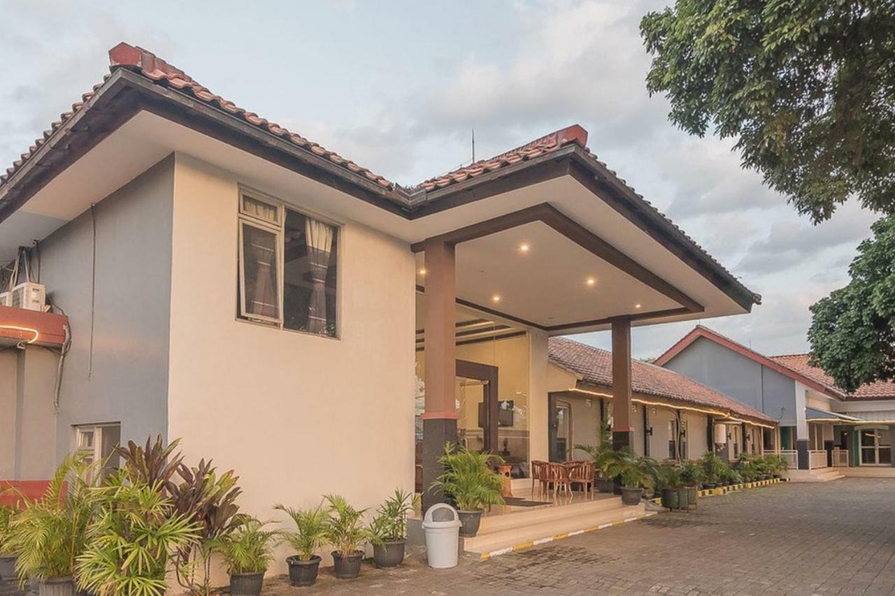 Hotel RedDoorz near Alun Alun Subang Exterior foto