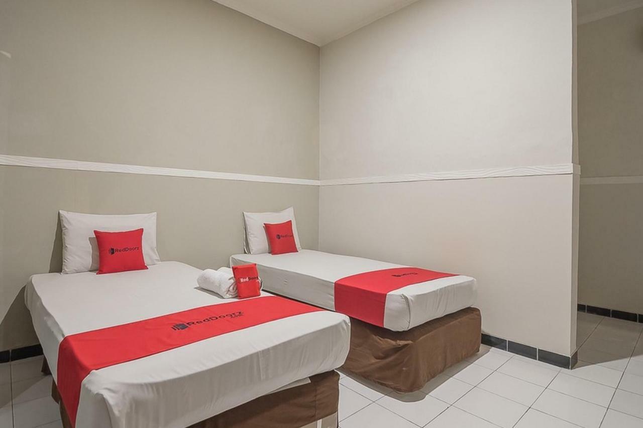 Hotel RedDoorz near Alun Alun Subang Exterior foto