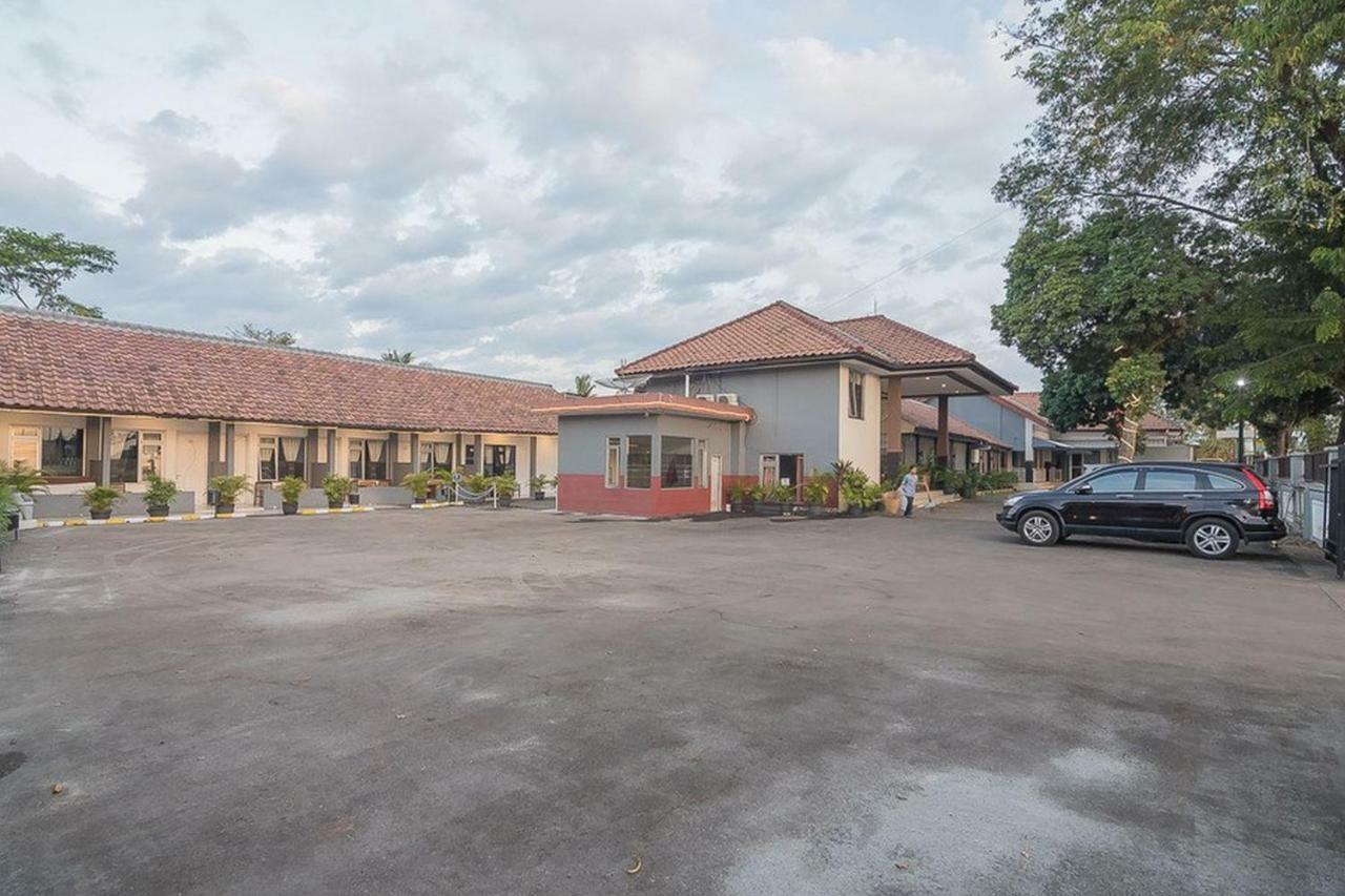 Hotel RedDoorz near Alun Alun Subang Exterior foto