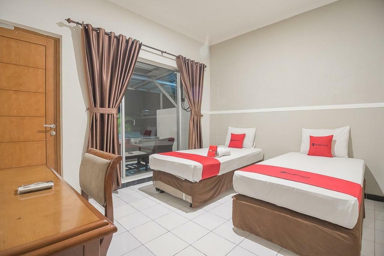 Hotel RedDoorz near Alun Alun Subang Exterior foto