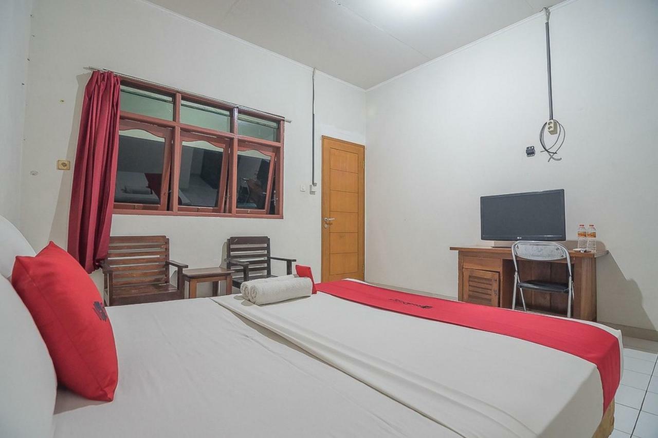 Hotel RedDoorz near Alun Alun Subang Exterior foto