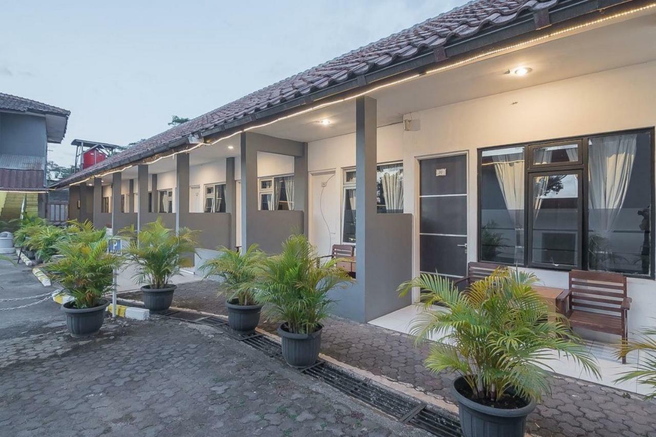 Hotel RedDoorz near Alun Alun Subang Exterior foto