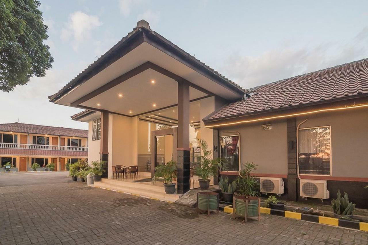 Hotel RedDoorz near Alun Alun Subang Exterior foto