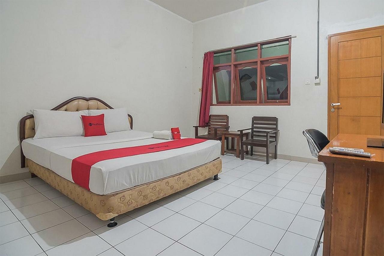 Hotel RedDoorz near Alun Alun Subang Exterior foto