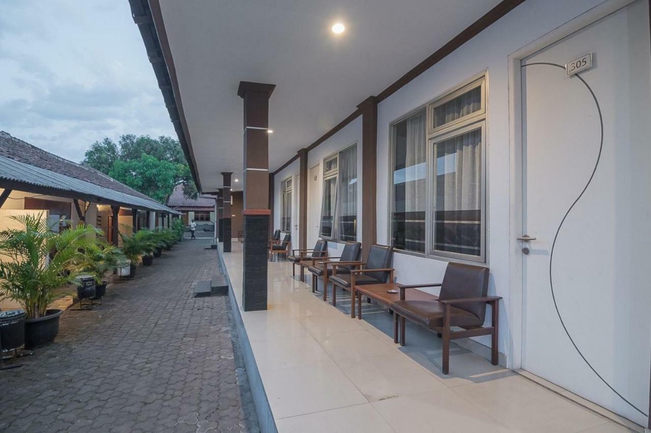 Hotel RedDoorz near Alun Alun Subang Exterior foto